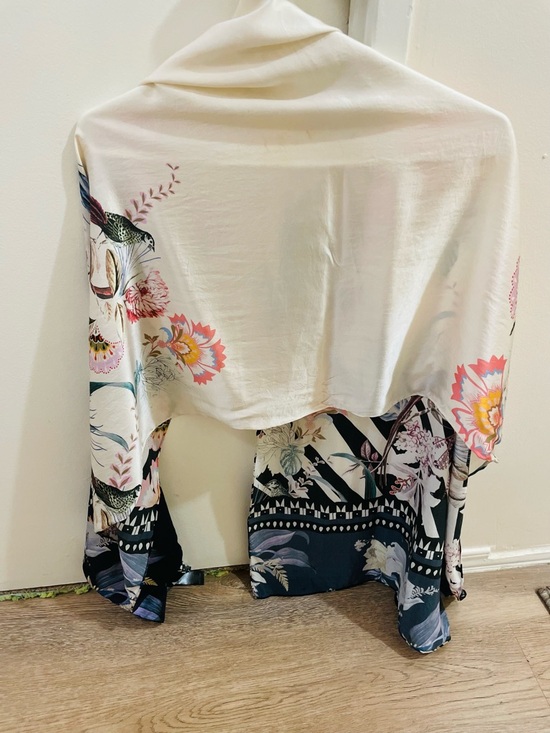 Ted Baker Dyanna Decadence Long Scarf. 

Crafted from 100% silk - Picture 12 of 12